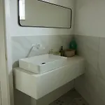 Little Stone House Apartman