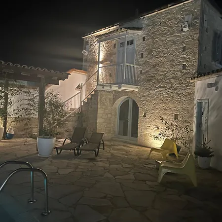 Little Stone House Apartament *