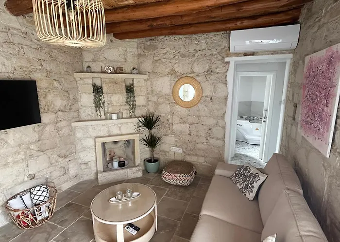 Little Stone House アパート