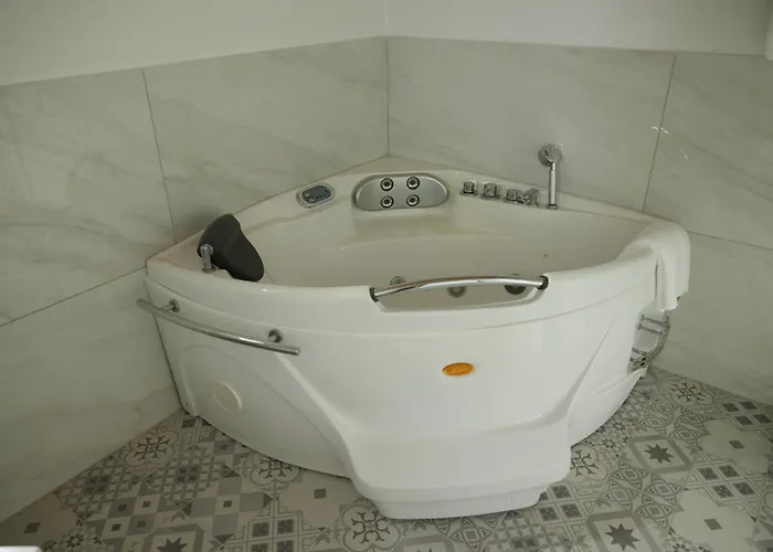 Little Stone House アパート Lymbia