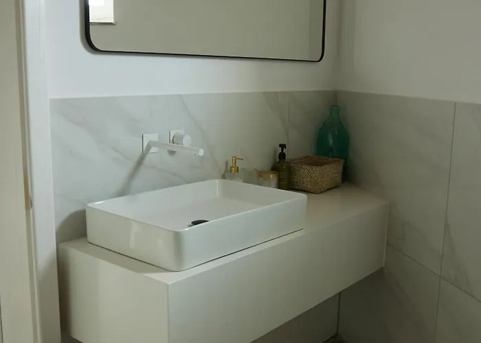 Little Stone House アパート